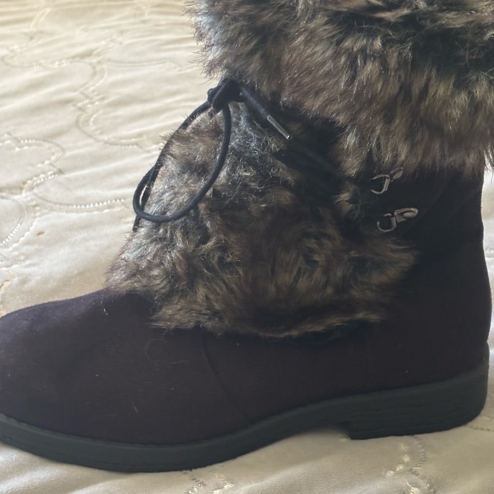 Sleek Black Lace Up Boots for Timeless Style